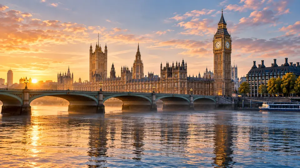 Westminster Bridge and Big Ben at sunrise